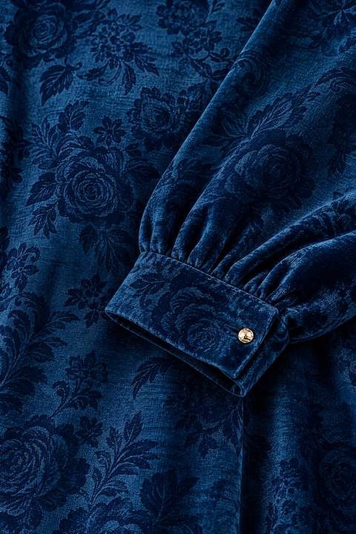 Kadife Damask Broşlu Elbise — görsel 3